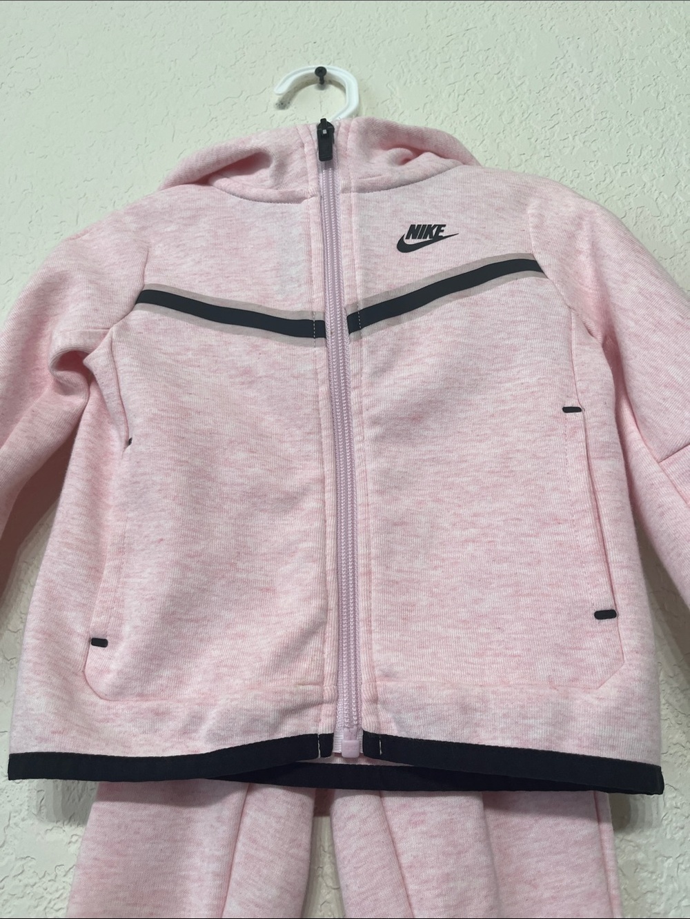 Nike Toddler Girl 18 months Pink Nike Tech Matching Set - Picture 5 of 10